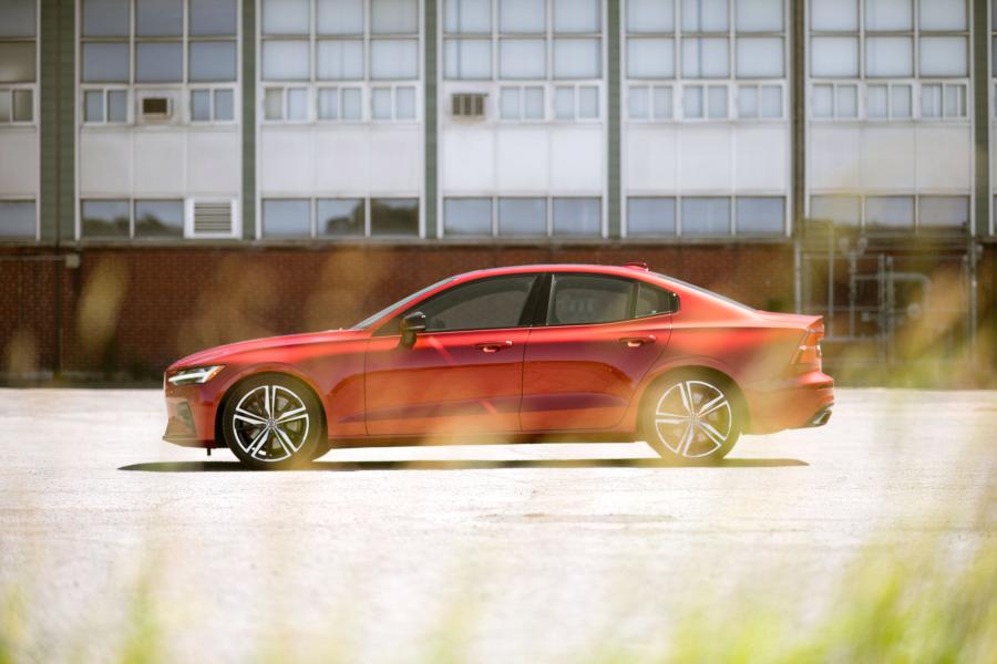  Volvo S60 T6 R-Design 2018 года  (NA) (фото 40 из 40)
